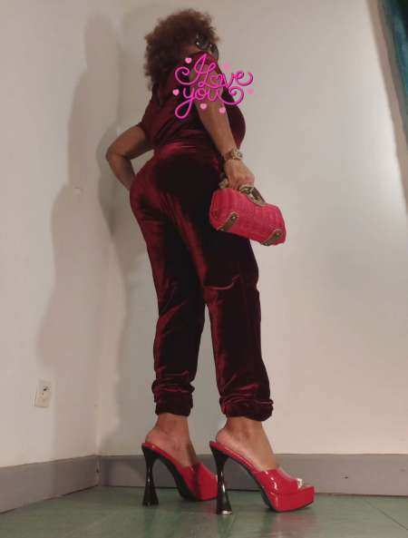 Succulente et excitante escorte