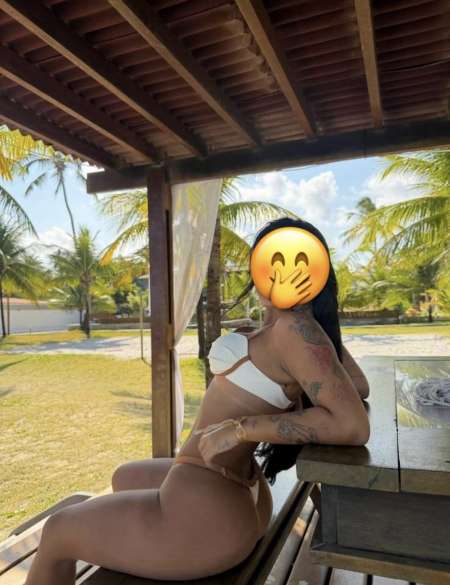 Lis belle femme à cayenne