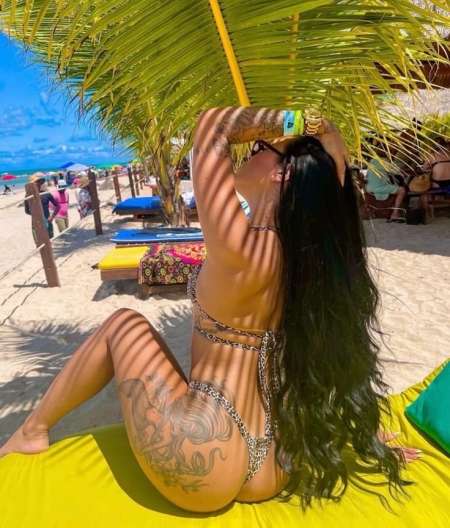 Lis belle femme à cayenne