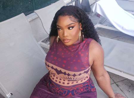 Jolie trans curvy de passage sur l'île