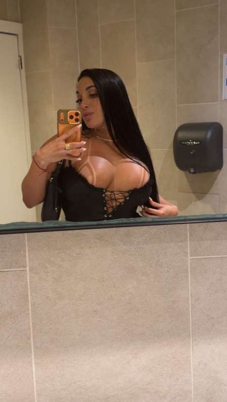 Brésilienne corps bronzée passe Guadeloupe