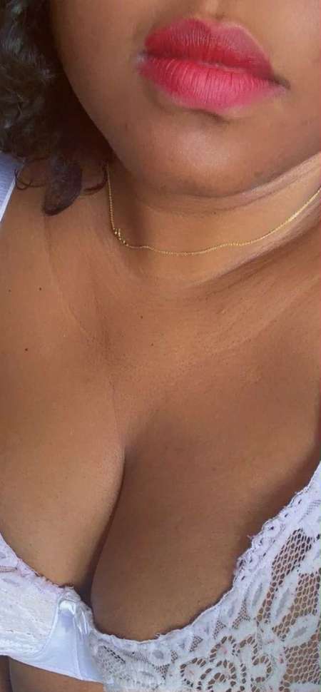 Femme ronde sensuelle